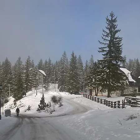 Zlatair Chalets Nova Varos